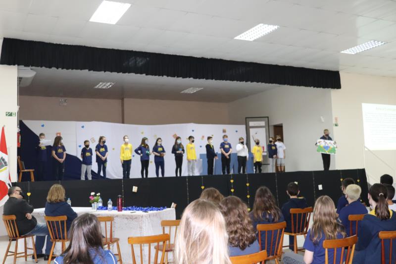 A reciclagem pode salvar o mundo: Estudantes do 5° ano I conscientizam a população sobre o descarte correto do lixo