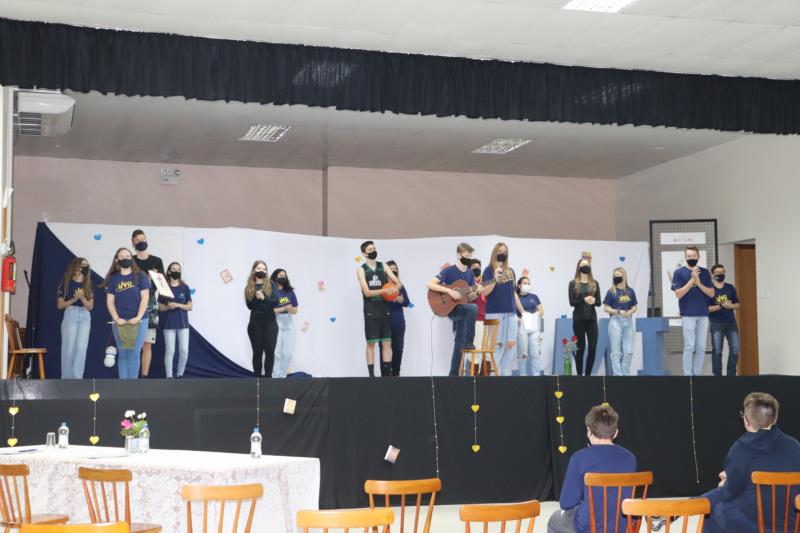 Documentário estudantil: pequenas ações que aquecem o coração: 9º ano II produz documentário buscando dar visibilidade à Liga Feminina de Combate ao Câncer de Vera Cruz